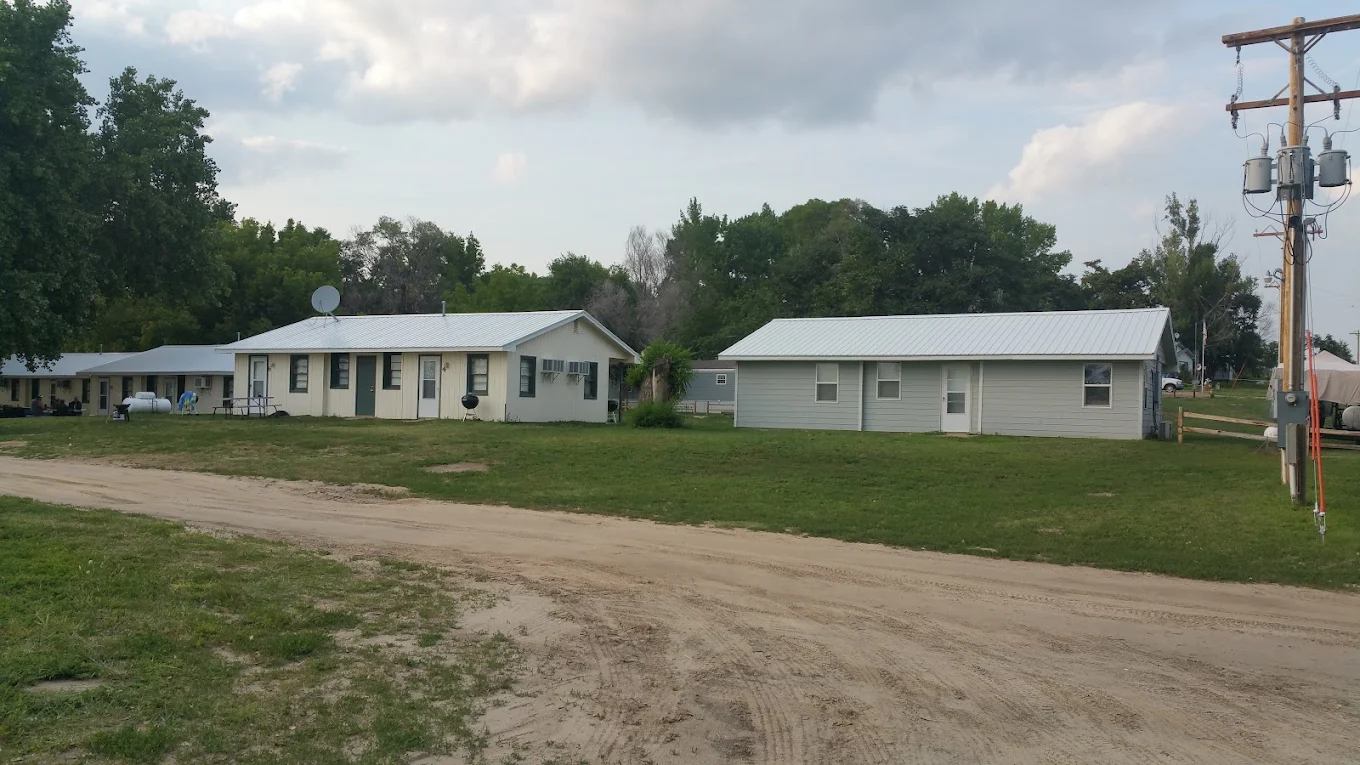 Row of cabins at North Shore Lodge
